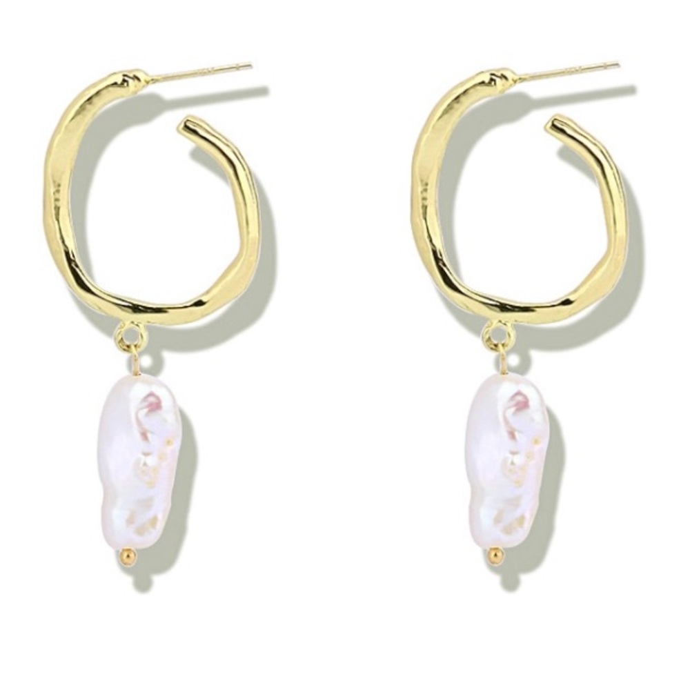 SOLD OUT Freshwater pearl hoop earrings
